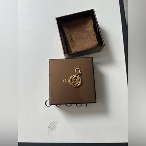 Vintage #Gucci logo Charm Gold tone #guccicharm #guccinecklace #gucciscarf